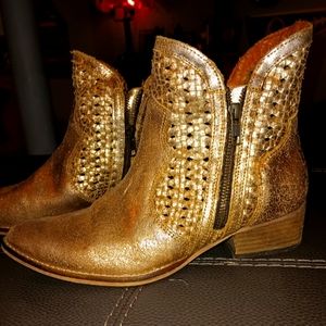 Great Used Condition Size 8.5 Gold Boots!